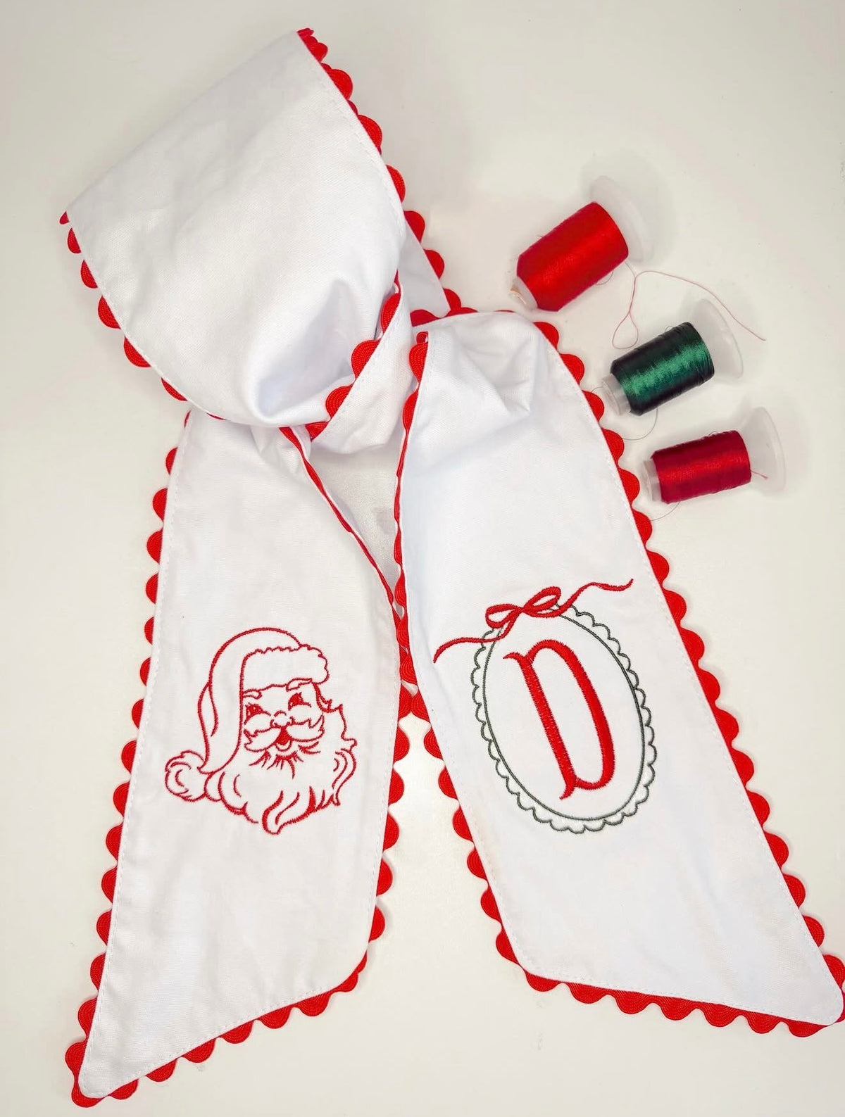 Scalloped Wreath Sash
