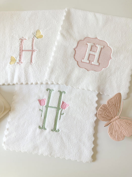 Fleece Scalloped Burp Cloth